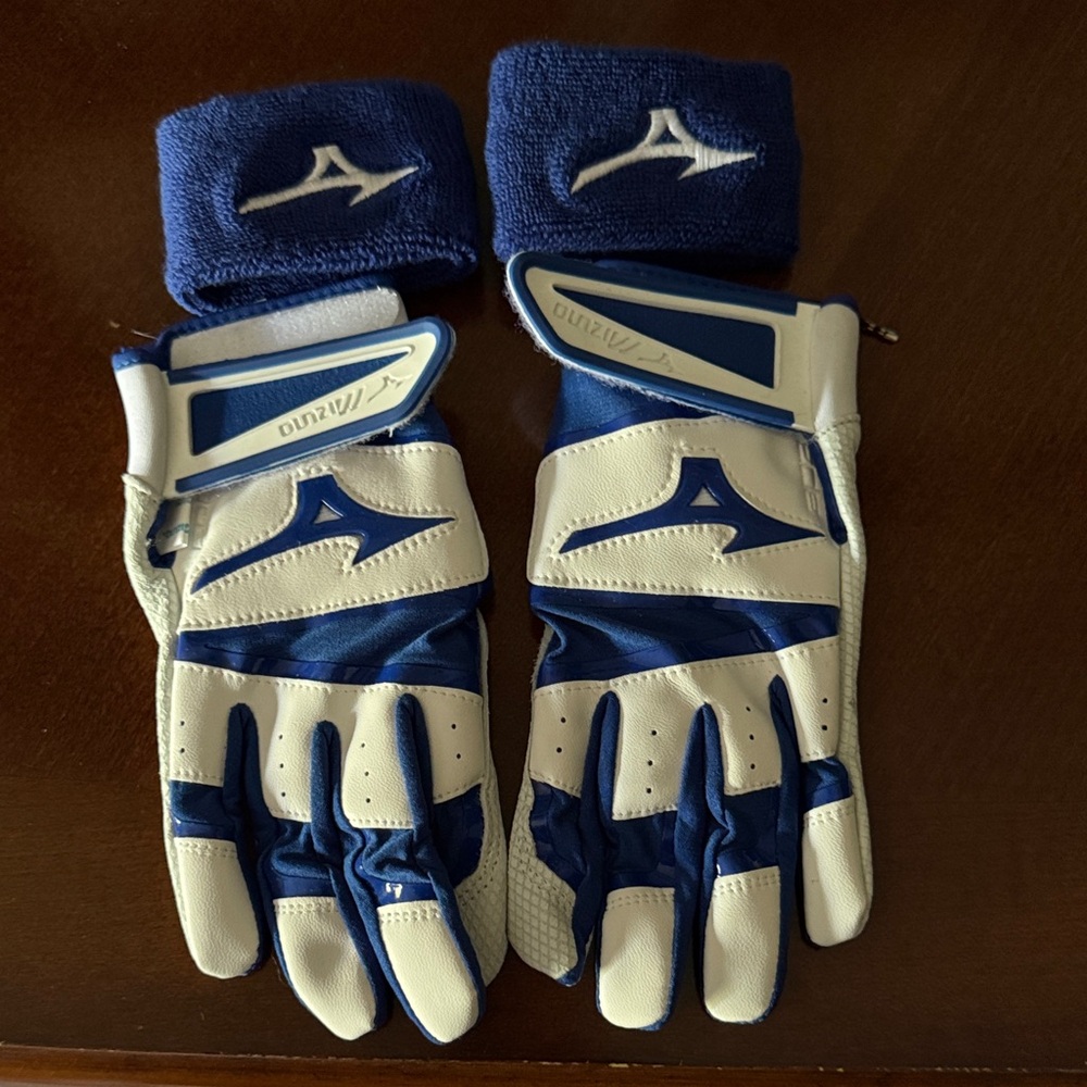 New! Never Used! Mizuno Blue and White Sports Gloves with Wristbands